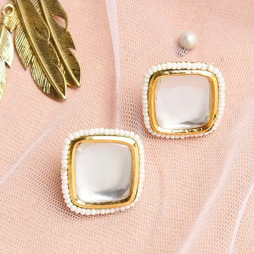 Chic Kundan Pearl Studs