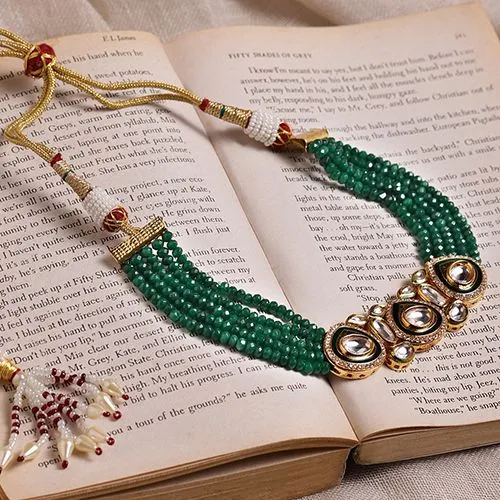 Festive Glow Green Neckpiece