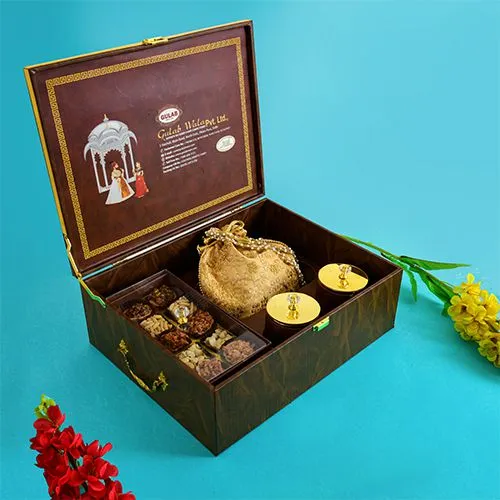 Delectable Sweets N Nuts Gift Box