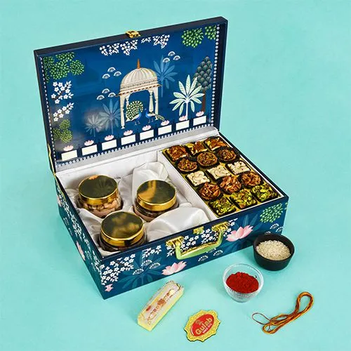 Exquisite Sweets N Snacks Gift Box
