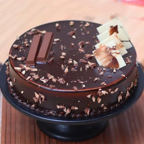 Delicious Kitkat Cake