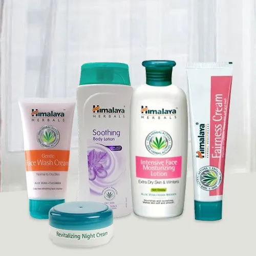 Order Cosmetics Gift Hamper from Himalaya