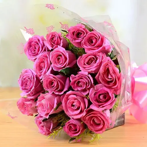 Graceful Bunch of Long Stemmed Pink Roses