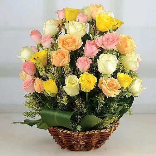 Artful Mixed Roses Arrangement in Round Basket