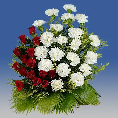 Eye-Catching Basket of Roses N Carnation