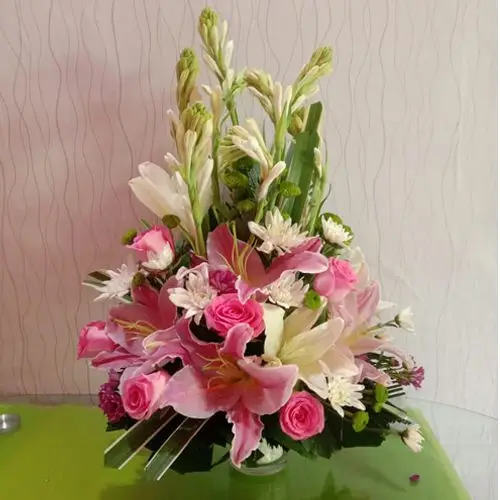 Charming Mixed Flowers Arrangement