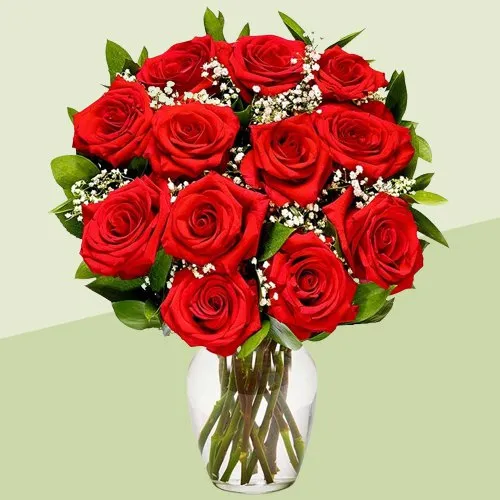 Sophisticated Red Rose Bunch in a Glass Vase