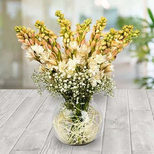 Graceful White Tube Rose in Glass Vase