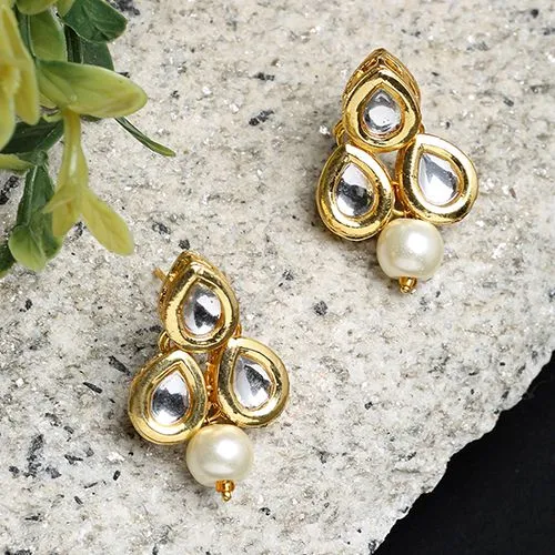 Chic Kundan Studs