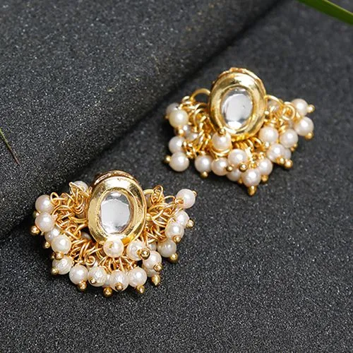 Radiant Kundan Studs Pair