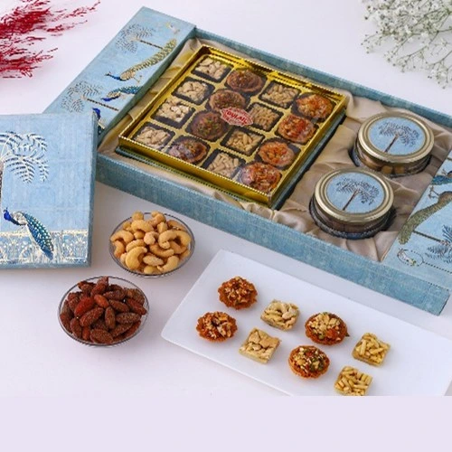 Tasty Sweet N Nutty Gift Box